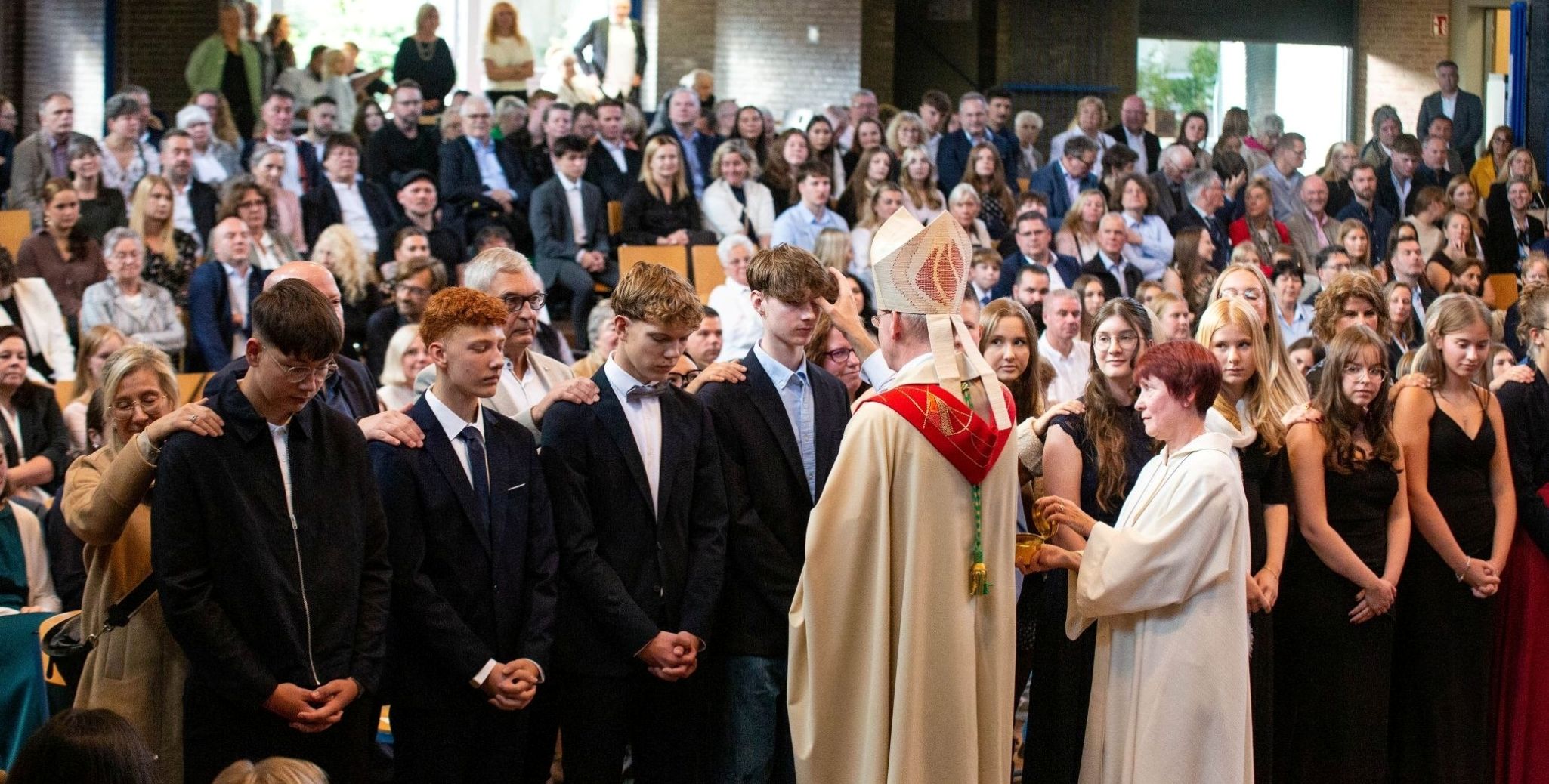 Firmung in der Aula des Schulzentrums