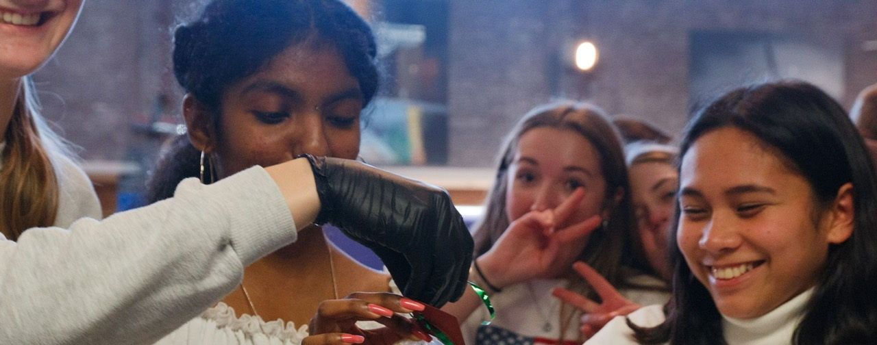 Weihnachtsmarkt ist wieder stimmungsvoller Treffpunkt der Schulfamilie