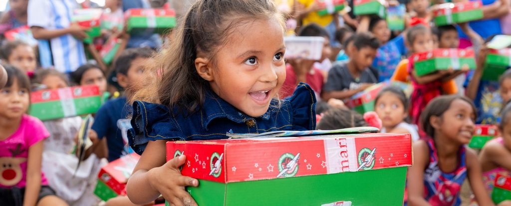 Weihnachten im Schuhkarton –  #jedeskindzählt – Liebe lässt sich einpacken